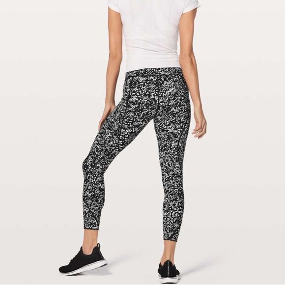 Lululemon Tight Stuff Tight I| *25"'
Chirasu Black - Picture 2 of 9